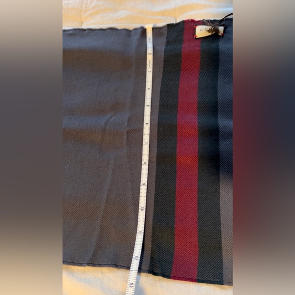 NWT Authentic Gucci Men’s Scarf 100% Wool  Gray / red/ green - Picture 5 of 6